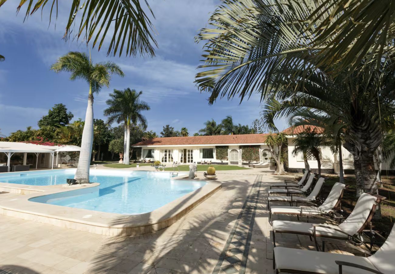 Villa à San Bartolomé de Tirajana - Sunset Luxe Retreat