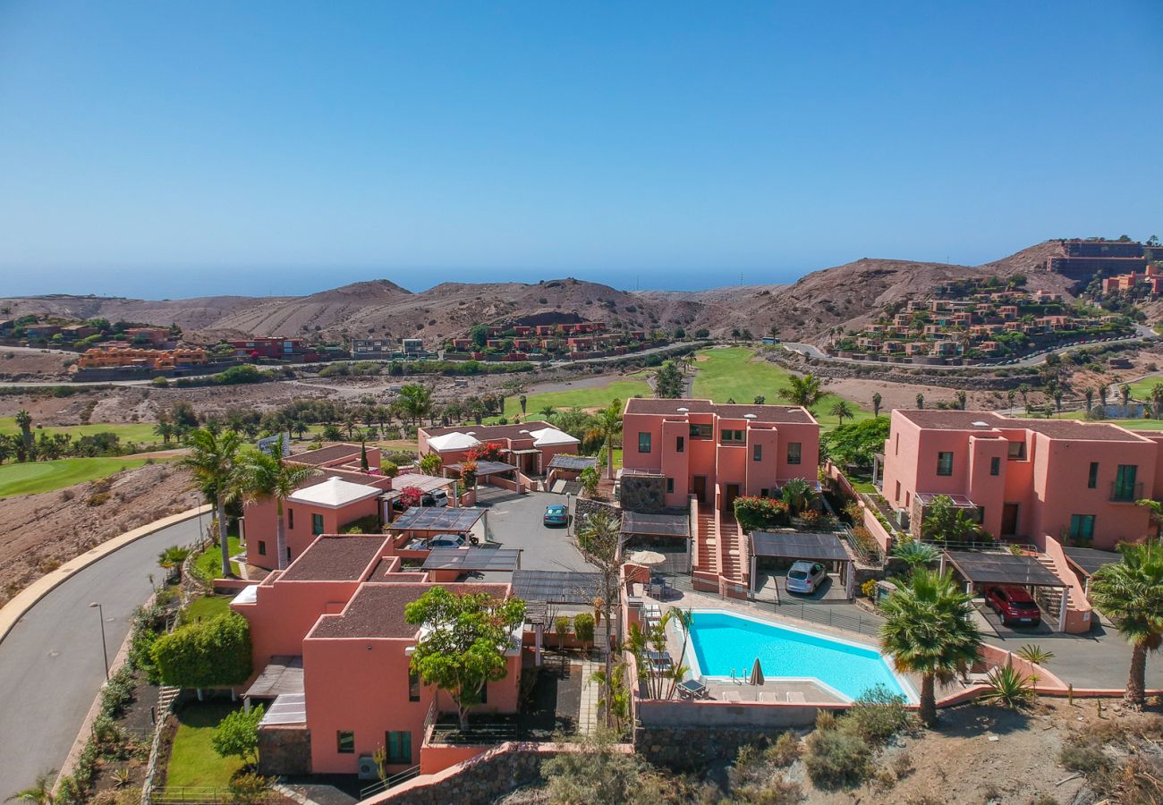 Villa à San Bartolomé de Tirajana - HomeForGuest Salobre Villa, 5PAX, WIFI, POOL, GREAT VIEWS