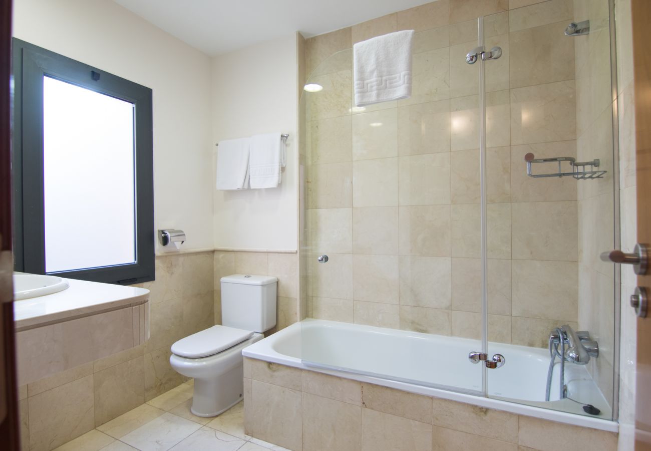 Villa à San Bartolomé de Tirajana - HomeForGuest Salobre Villa, 5PAX, WIFI, POOL, GREAT VIEWS