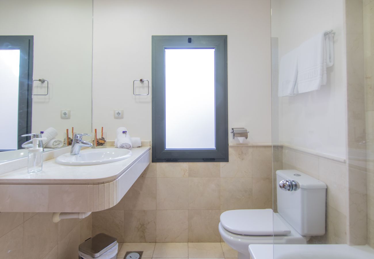 Villa à San Bartolomé de Tirajana - HomeForGuest Salobre Villa, 5PAX, WIFI, POOL, GREAT VIEWS