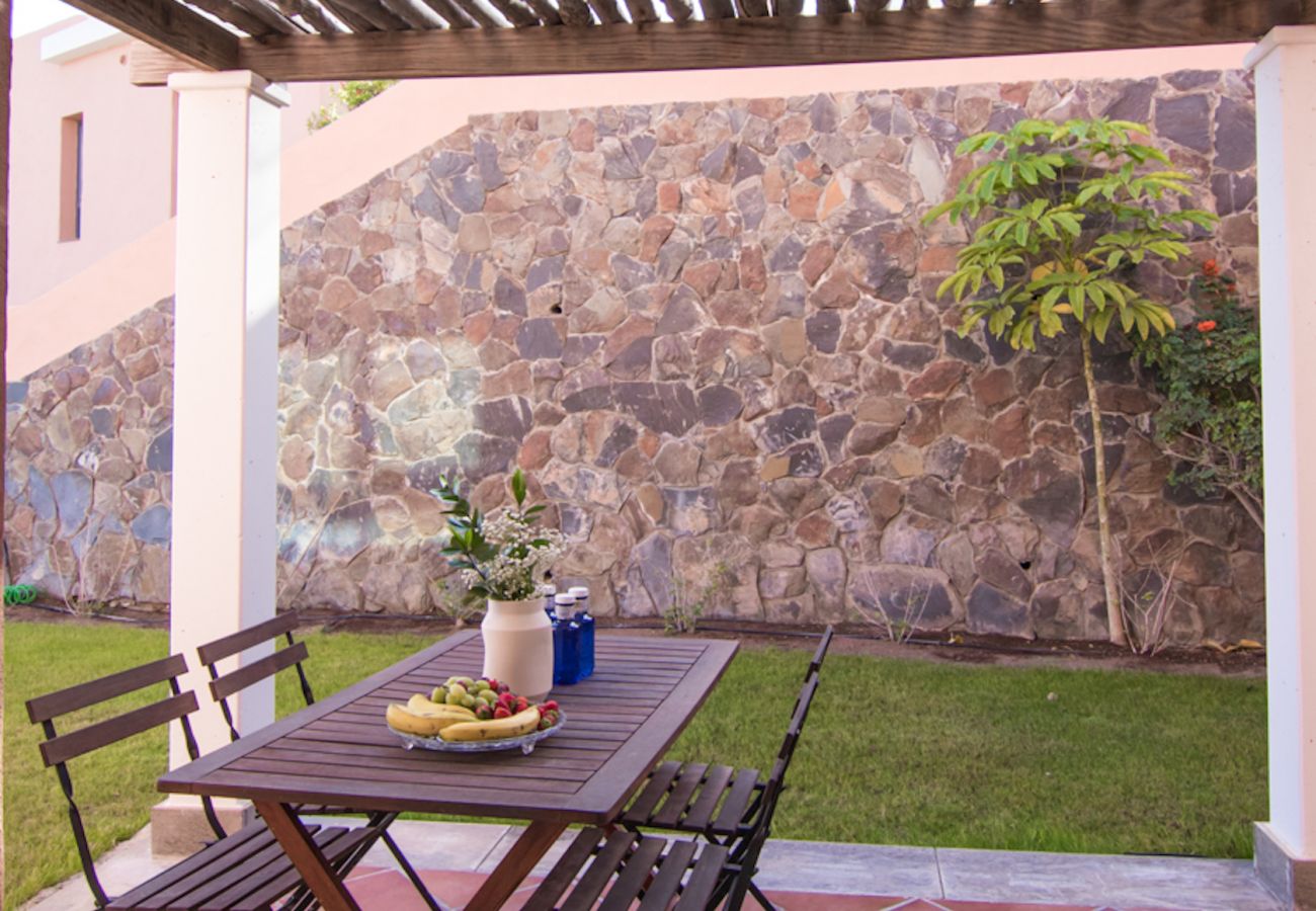 Villa à San Bartolomé de Tirajana - HomeForGuest Salobre Villa, 5PAX, WIFI, POOL, GREAT VIEWS