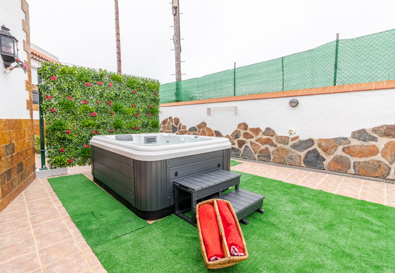 Maison à Moya - Mari House With Jacuzzi and BBQ by CanariasGetaway