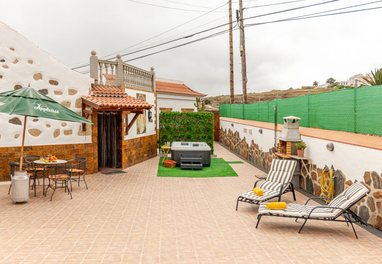 Maison à Moya - Mari House With Jacuzzi and BBQ by CanariasGetaway