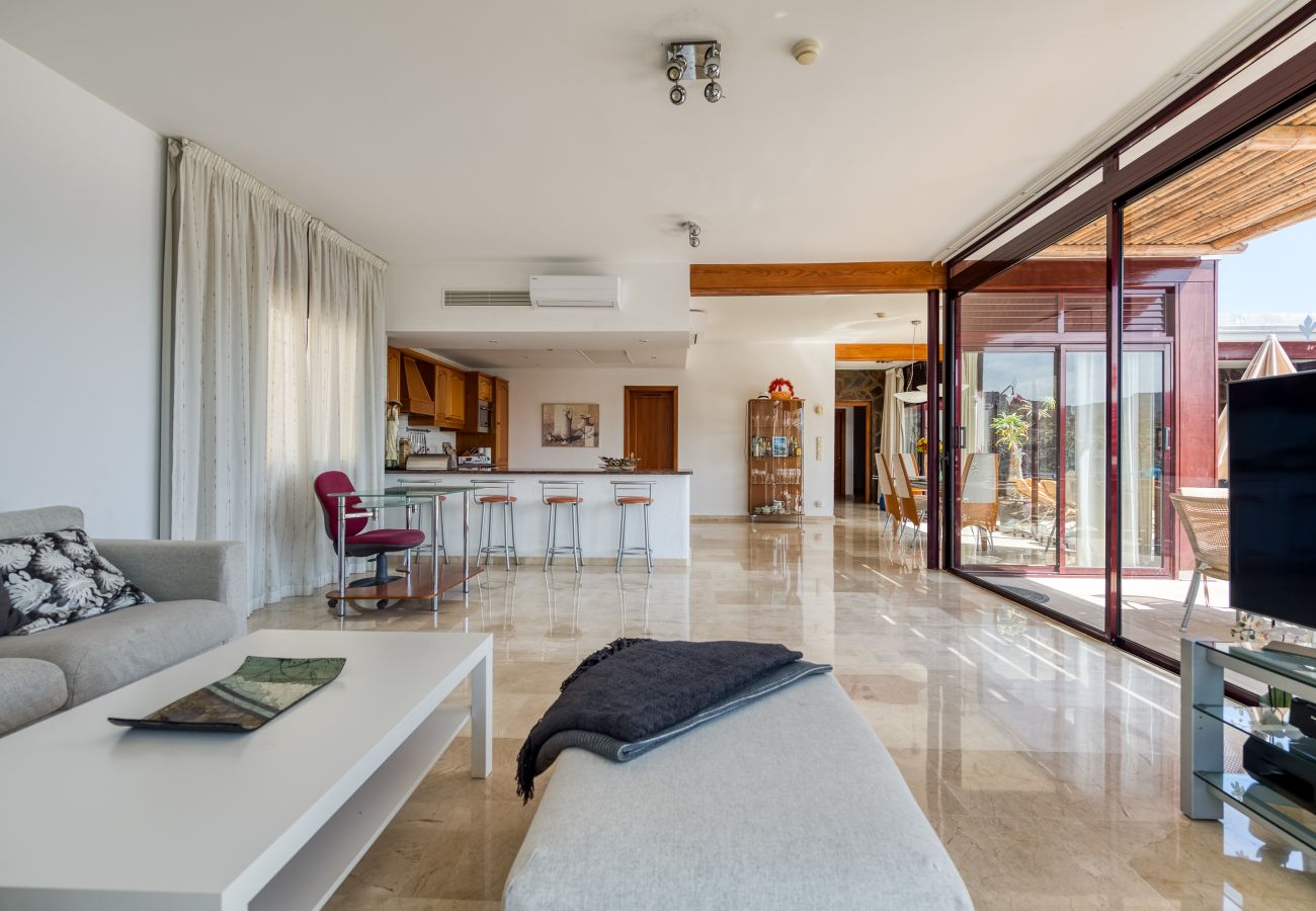 Chalet à Mogán - Piscina privada climatizada en entorno tranquilo y vistas al mar en campo de golf