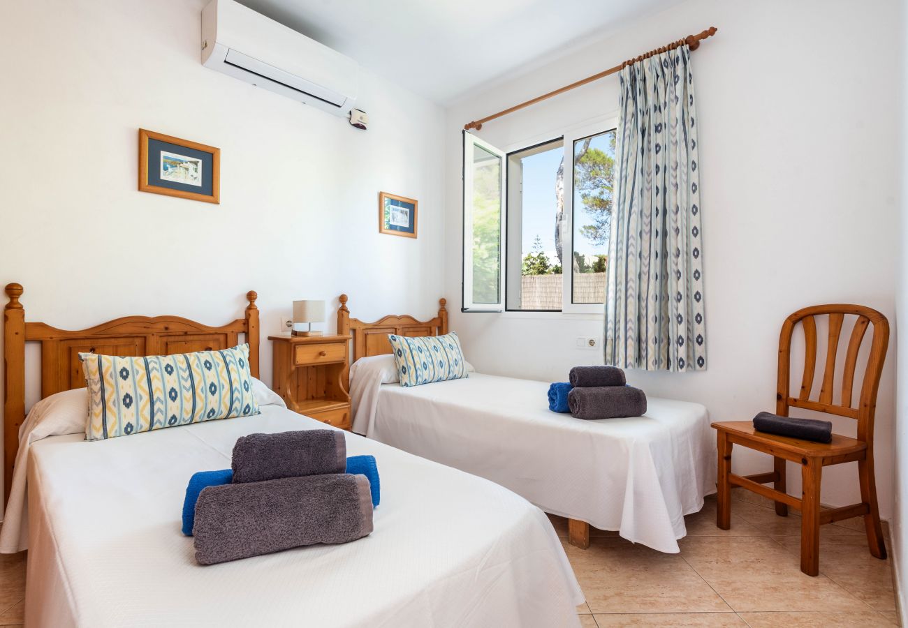 Villa a Cala Blanca - Villa con 4 camere da letto tutte al piano terra con piscina privata