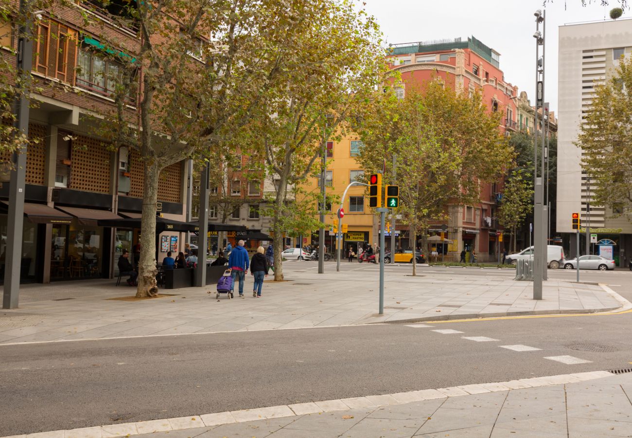 Appartamento a Barcelona - PARLAMENT, piso en alquiler reformado, moderno y muy bonito junto al mercado San Antonio en Barcelona centro