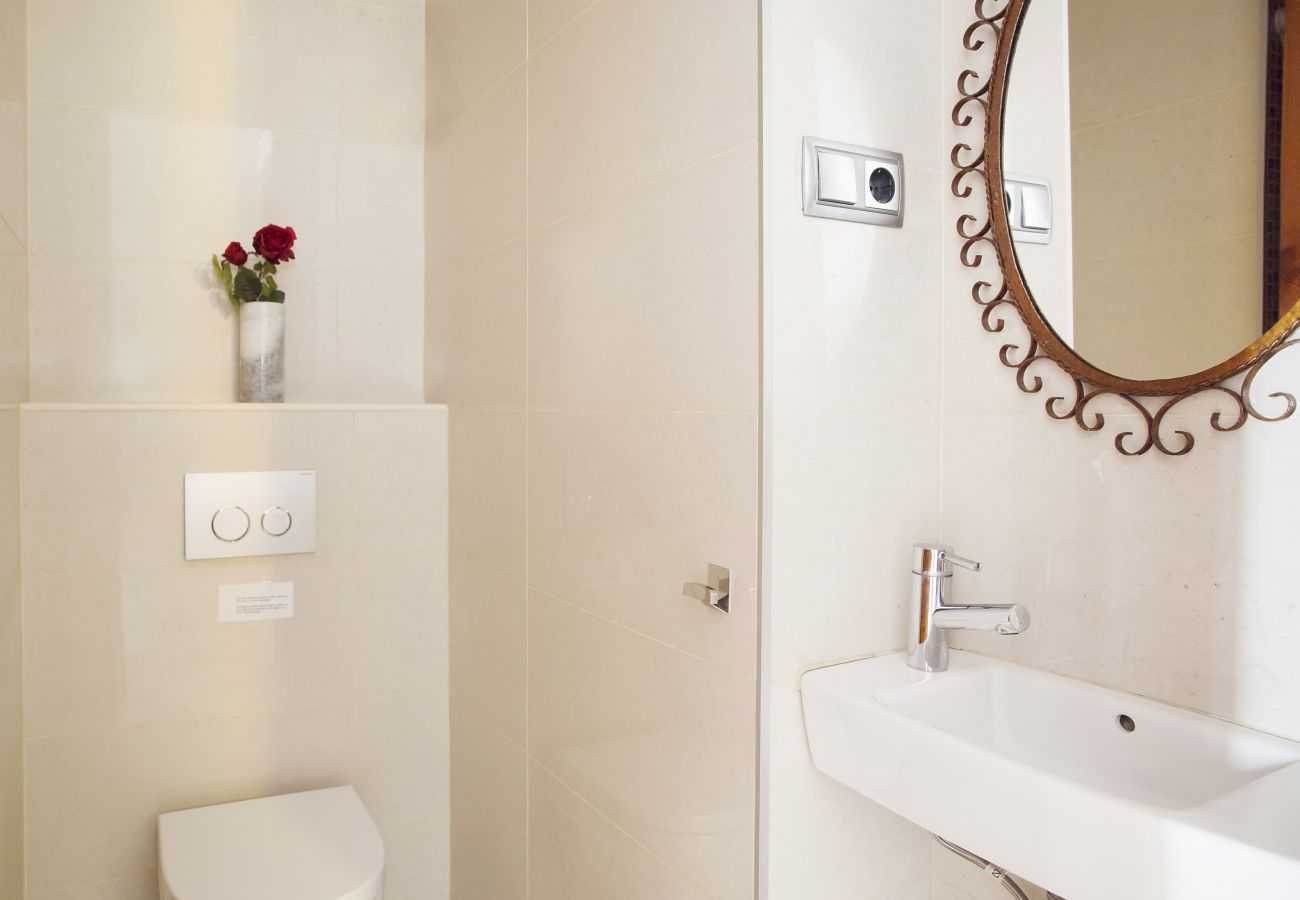 Appartamento a Barcelona - VILADOMAT, piso amplio, luminoso, tranquilo en Eixample, Barcelona centro.
