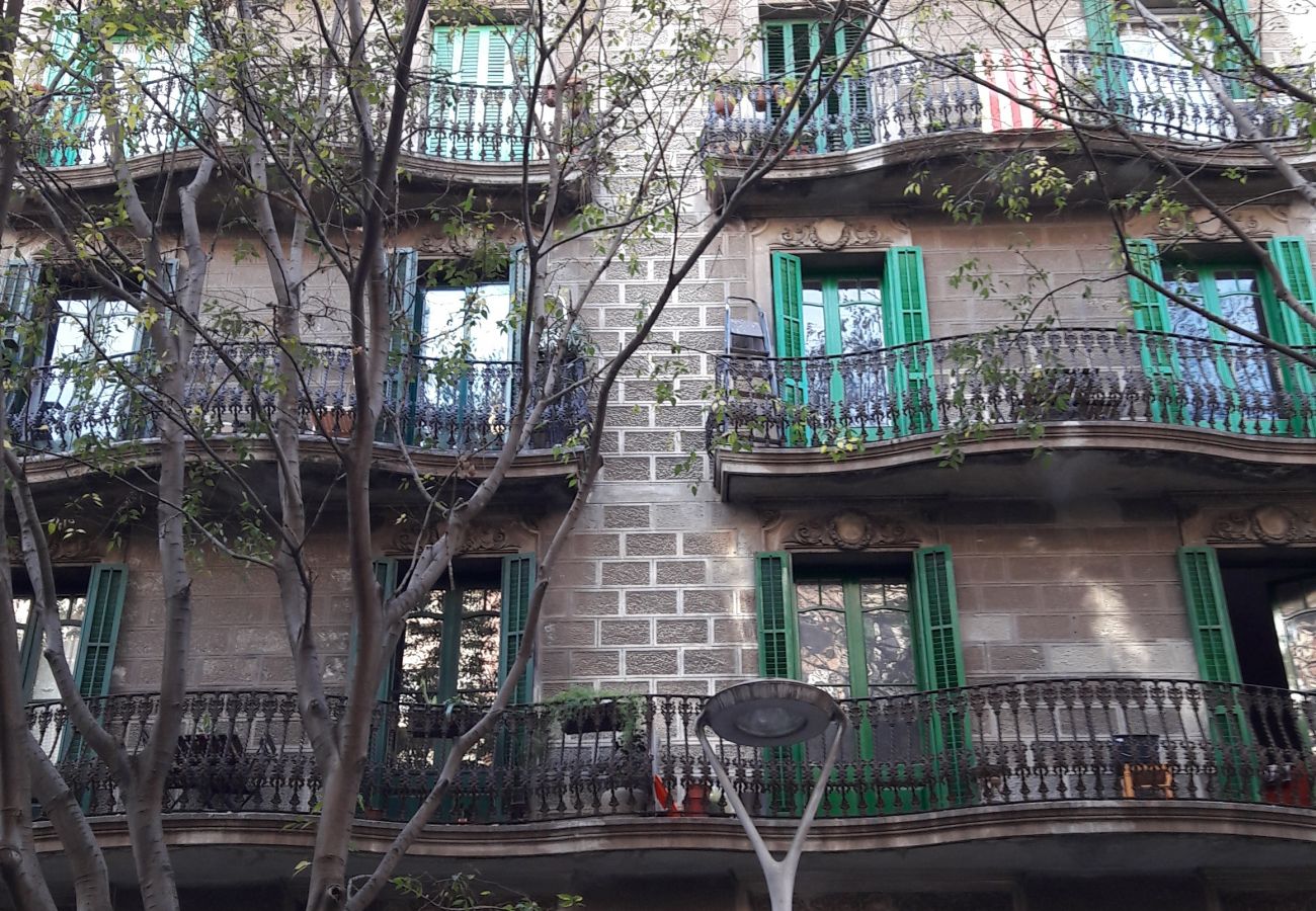 Appartamento a Barcelona - VILADOMAT, piso amplio, luminoso, tranquilo en Eixample, Barcelona centro.