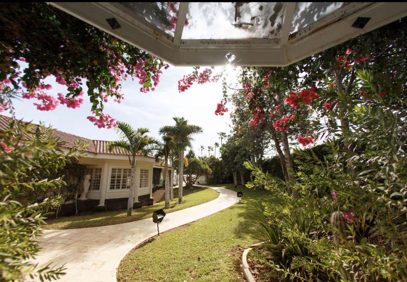 Villa a San Bartolomé de Tirajana - Sunset Luxe Retreat