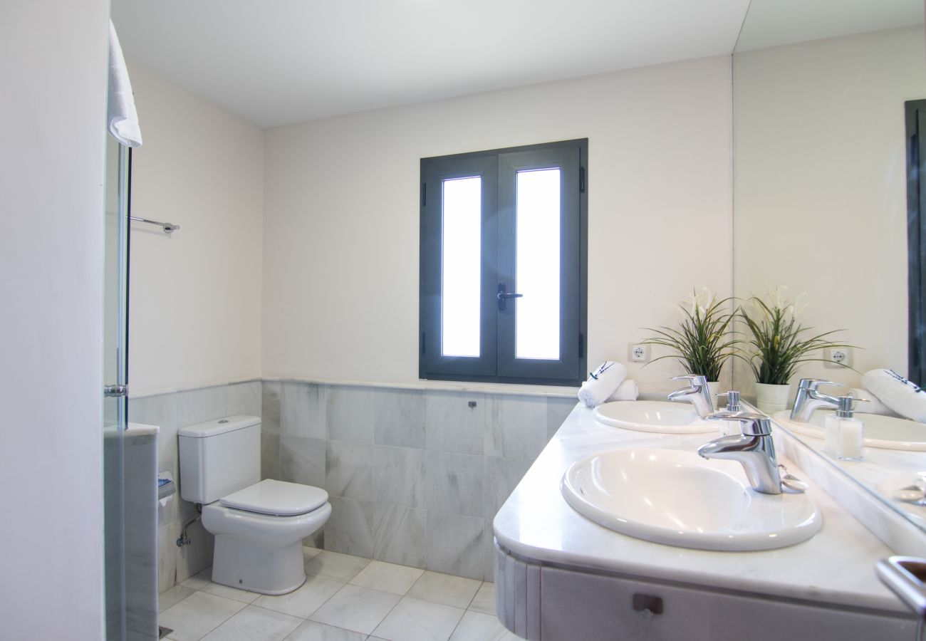 Villa a San Bartolomé de Tirajana - HomeForGuest Salobre Golf Villa, piscina, wifi, vista mozzafiato