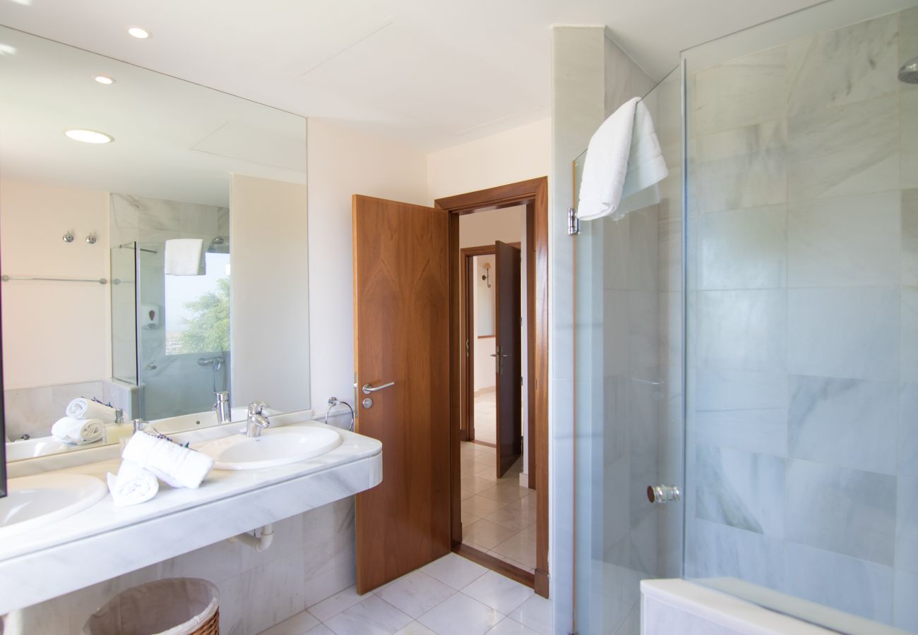 Villa a San Bartolomé de Tirajana - HomeForGuest Salobre Golf Villa, piscina, wifi, vista mozzafiato