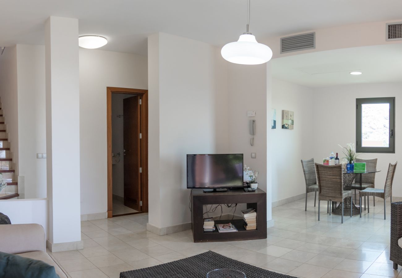 Villa a San Bartolomé de Tirajana - HomeForGuest Salobre Golf Villa, piscina, wifi, vista mozzafiato