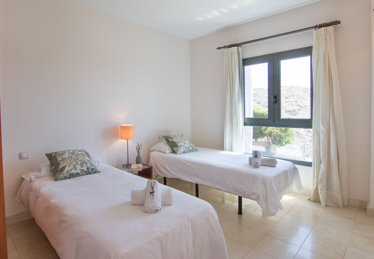 Villa a San Bartolomé de Tirajana - HomeForGuest Salobre Golf Villa, piscina, wifi, vista mozzafiato