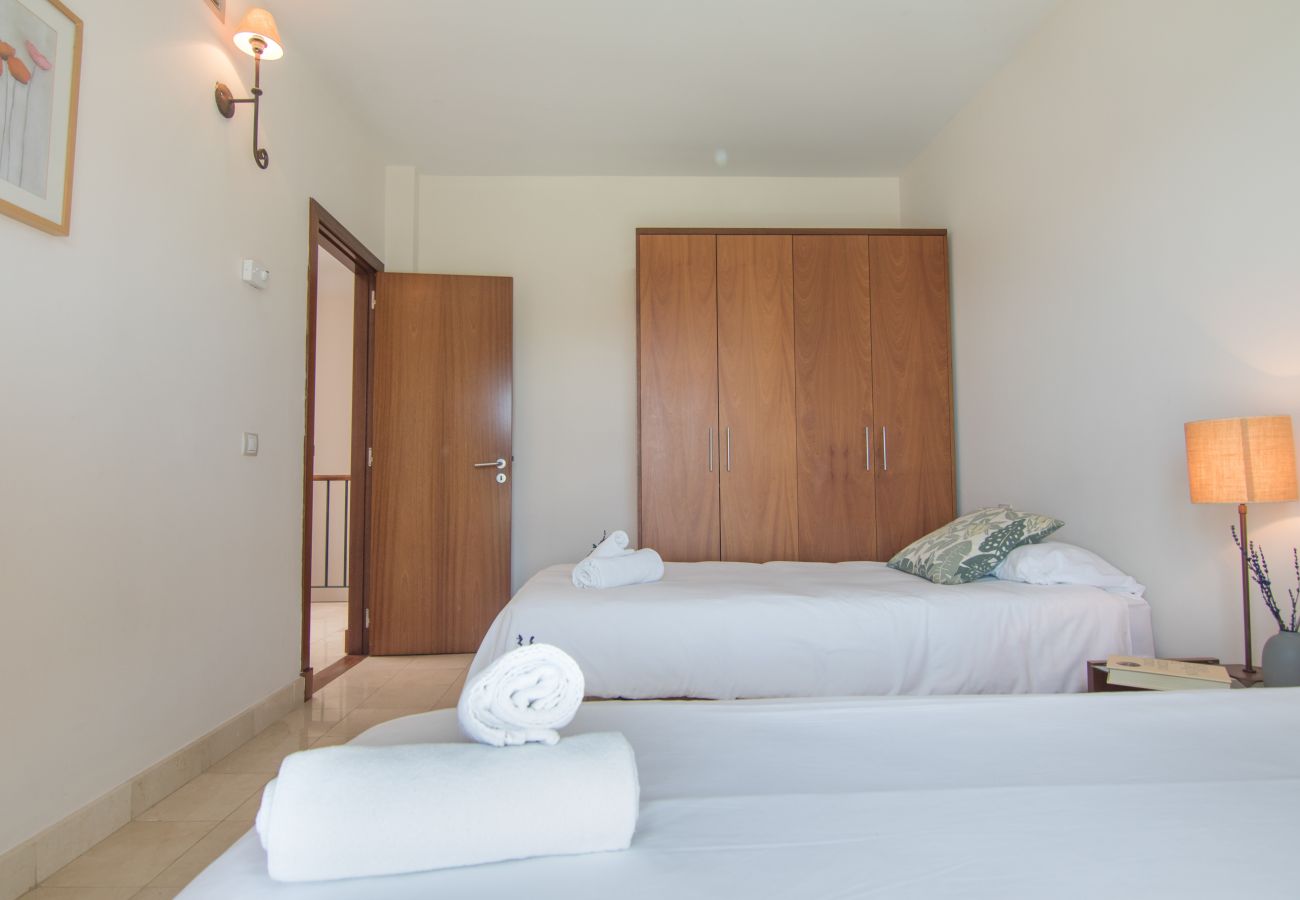 Villa a San Bartolomé de Tirajana - HomeForGuest Salobre Golf Villa, piscina, wifi, vista mozzafiato