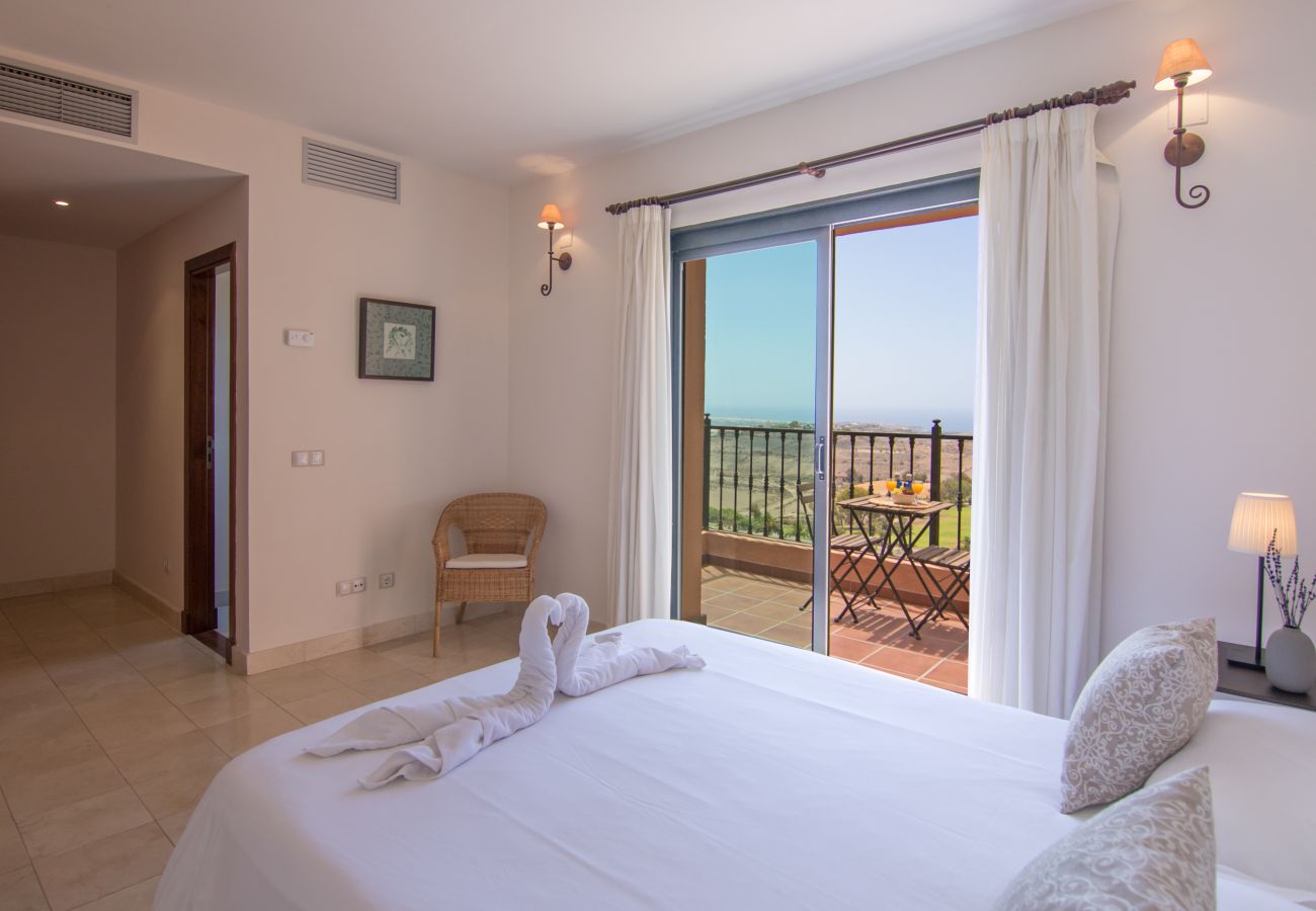 Villa a San Bartolomé de Tirajana - HomeForGuest Salobre Golf Villa, piscina, wifi, vista mozzafiato
