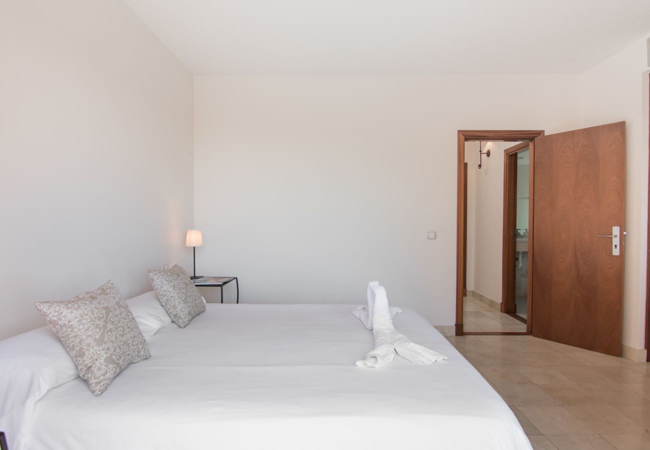 Villa a San Bartolomé de Tirajana - HomeForGuest Salobre Golf Villa, piscina, wifi, vista mozzafiato