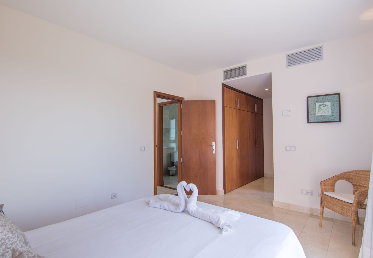 Villa a San Bartolomé de Tirajana - HomeForGuest Salobre Golf Villa, piscina, wifi, vista mozzafiato