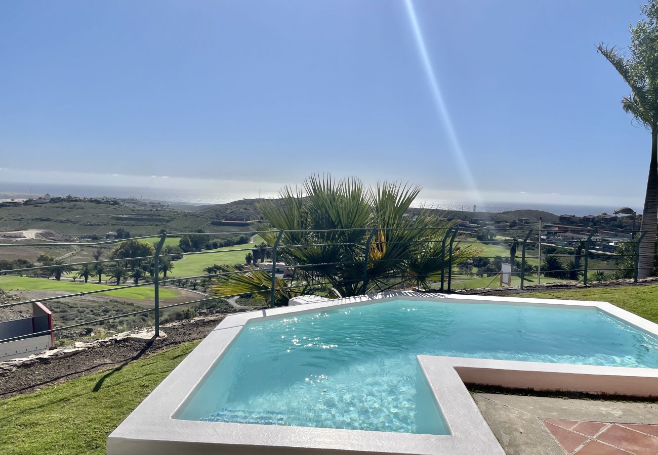 Villa a San Bartolomé de Tirajana - HomeForGuest Salobre Golf Villa, piscina, wifi, vista mozzafiato