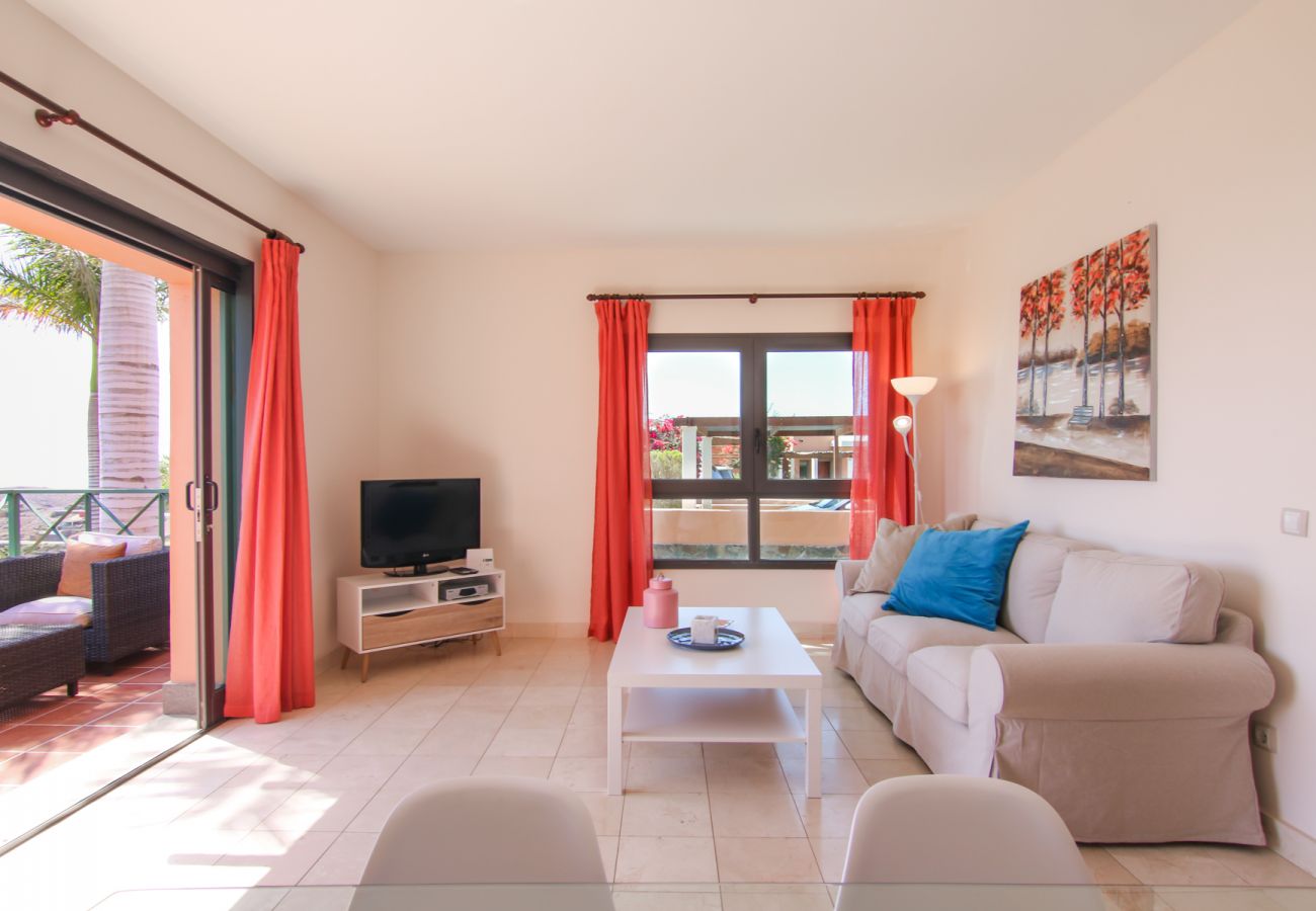 Villa a San Bartolomé de Tirajana - HomeForGuest Salobre Villa, 5PAX, WIFI, POOL, GREAT VIEWS