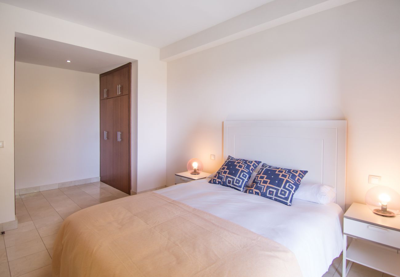 Villa a San Bartolomé de Tirajana - HomeForGuest Salobre Villa, 5PAX, WIFI, POOL, GREAT VIEWS