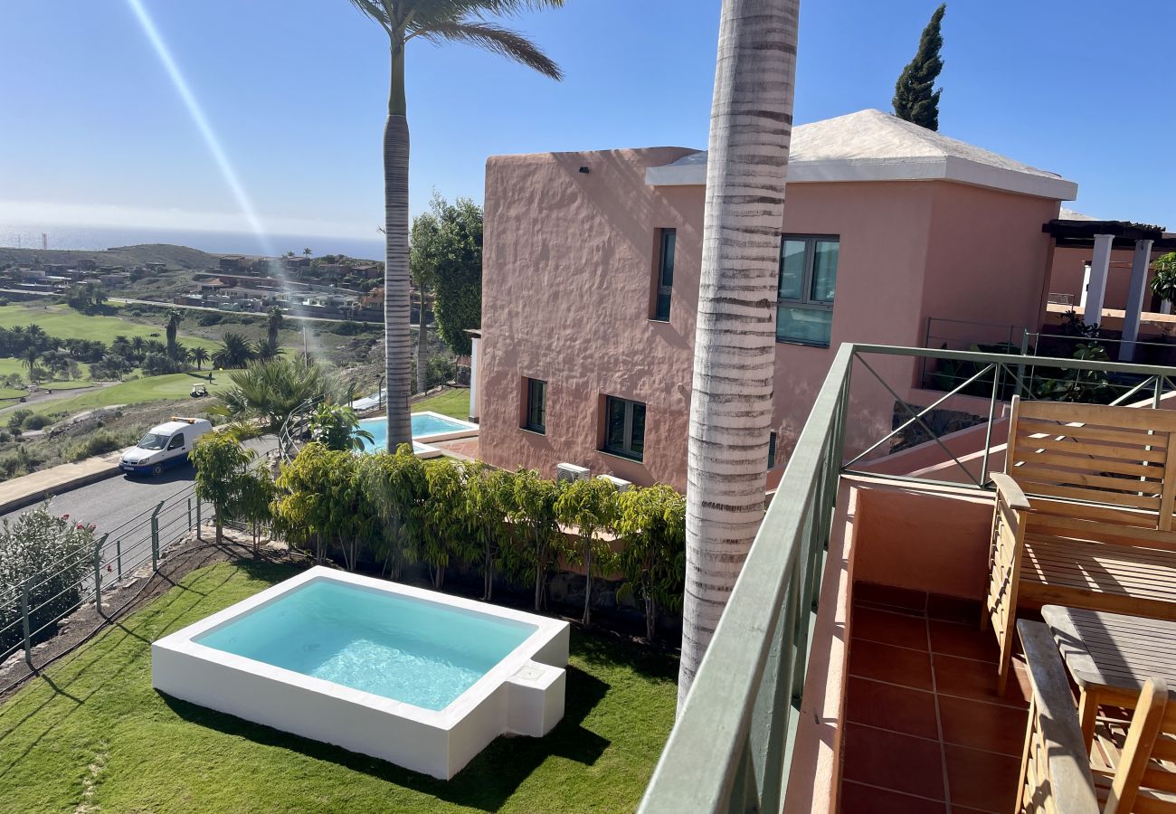 Villa a San Bartolomé de Tirajana - HomeForGuest Salobre Villa, 5PAX, WIFI, POOL, GREAT VIEWS