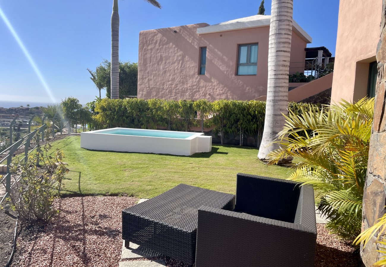 Villa a San Bartolomé de Tirajana - HomeForGuest Salobre Villa, 5PAX, WIFI, POOL, GREAT VIEWS