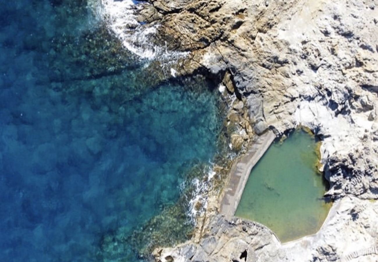 Appartamento a Arico - HomeForGuest NextDoor Oasis: fronte oceano, terrazza, piscina naturale- HomeForGuest