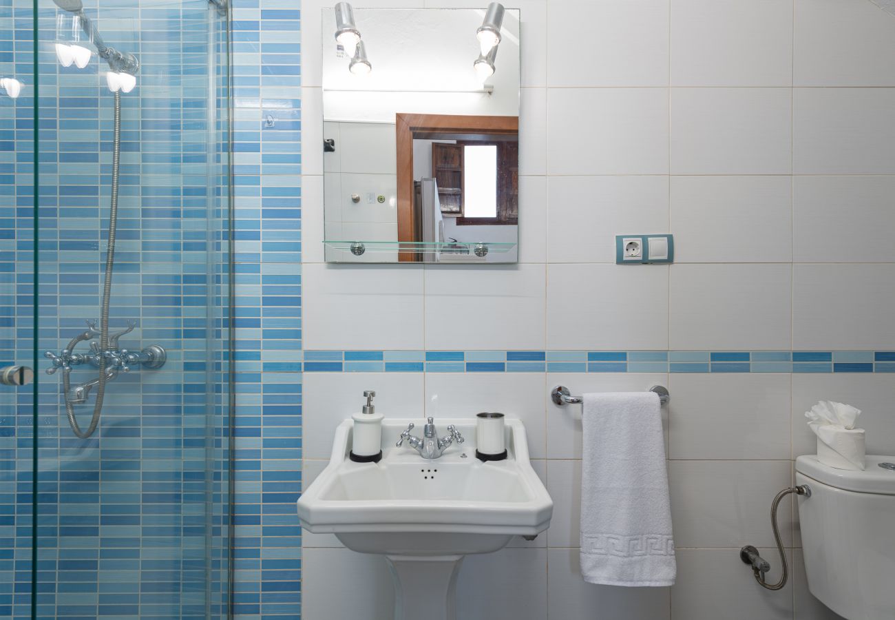 Casa a Arucas - HomeForGuest Loft accogliente con parcheggio vicino alla Cattedrale di Arucas
