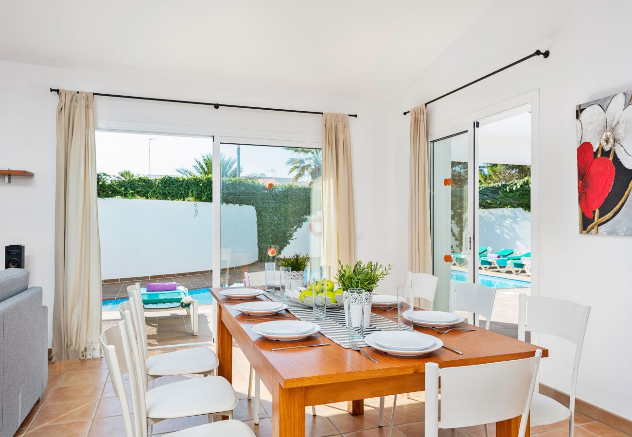 Villa a Cala´n Bosch - VILLA RAQUEL 