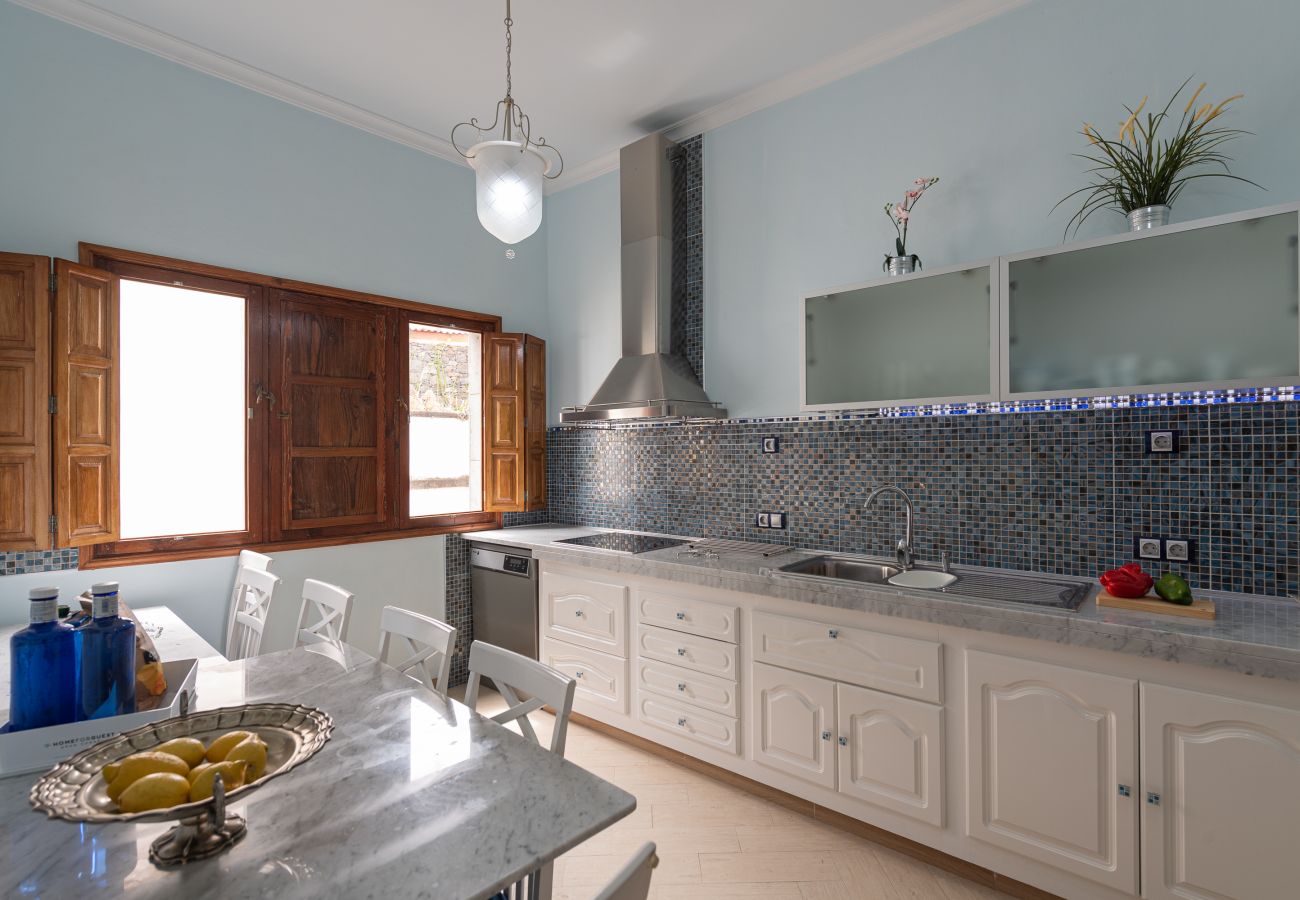 Appartamento a Arucas - HomeForGuest NUOVO Duplex con tetto vicino alla cattedrale di Arucas