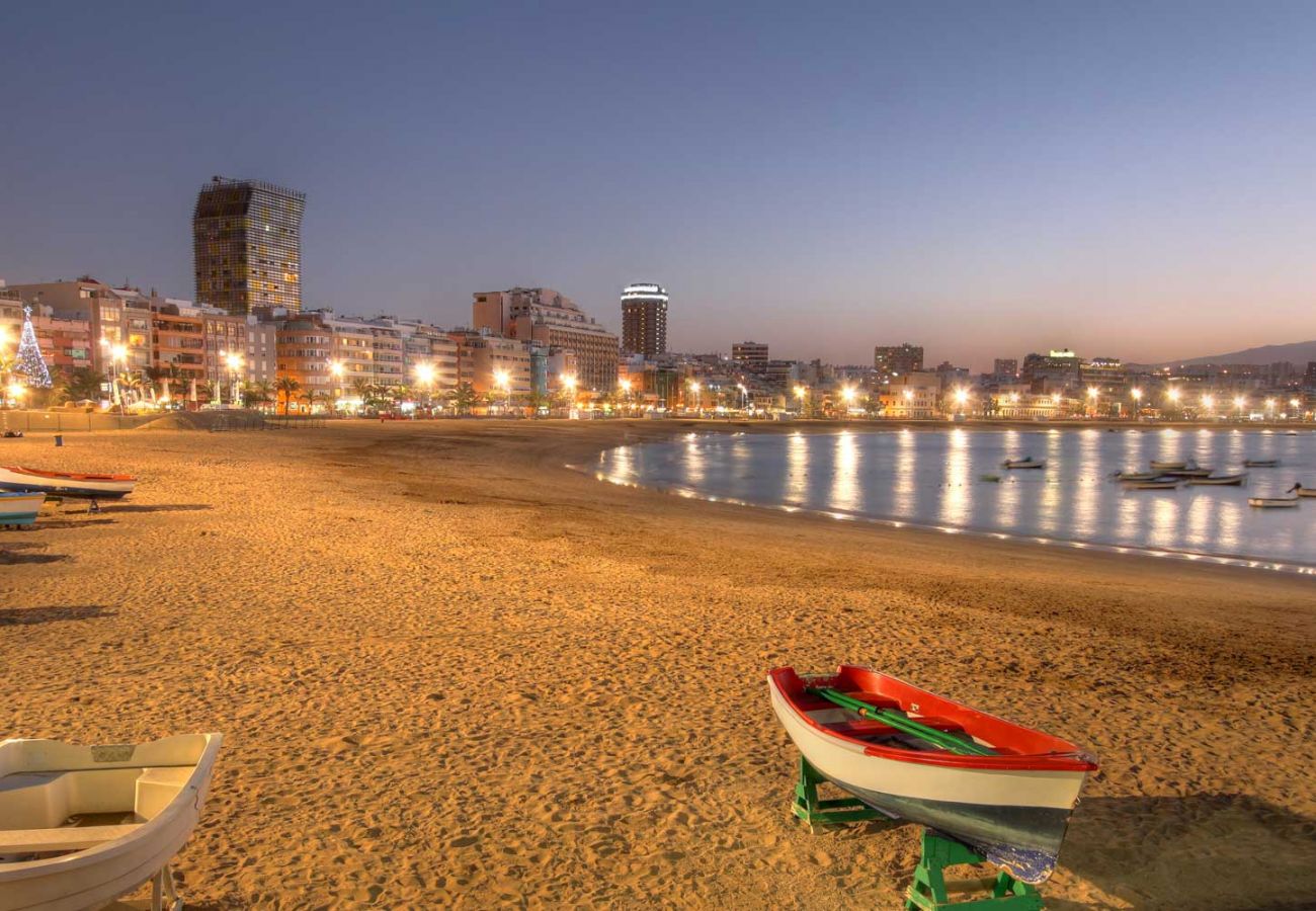 Appartamento a Las Palmas de Gran Canaria - HomeForGuest Appartamento vicino a Las Canteras con parcheggio GRATUITO