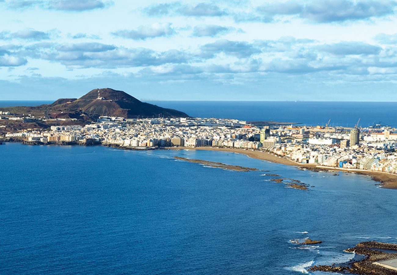 Appartamento a Las Palmas de Gran Canaria - HomeForGuest Appartamento vicino a Las Canteras con parcheggio GRATUITO