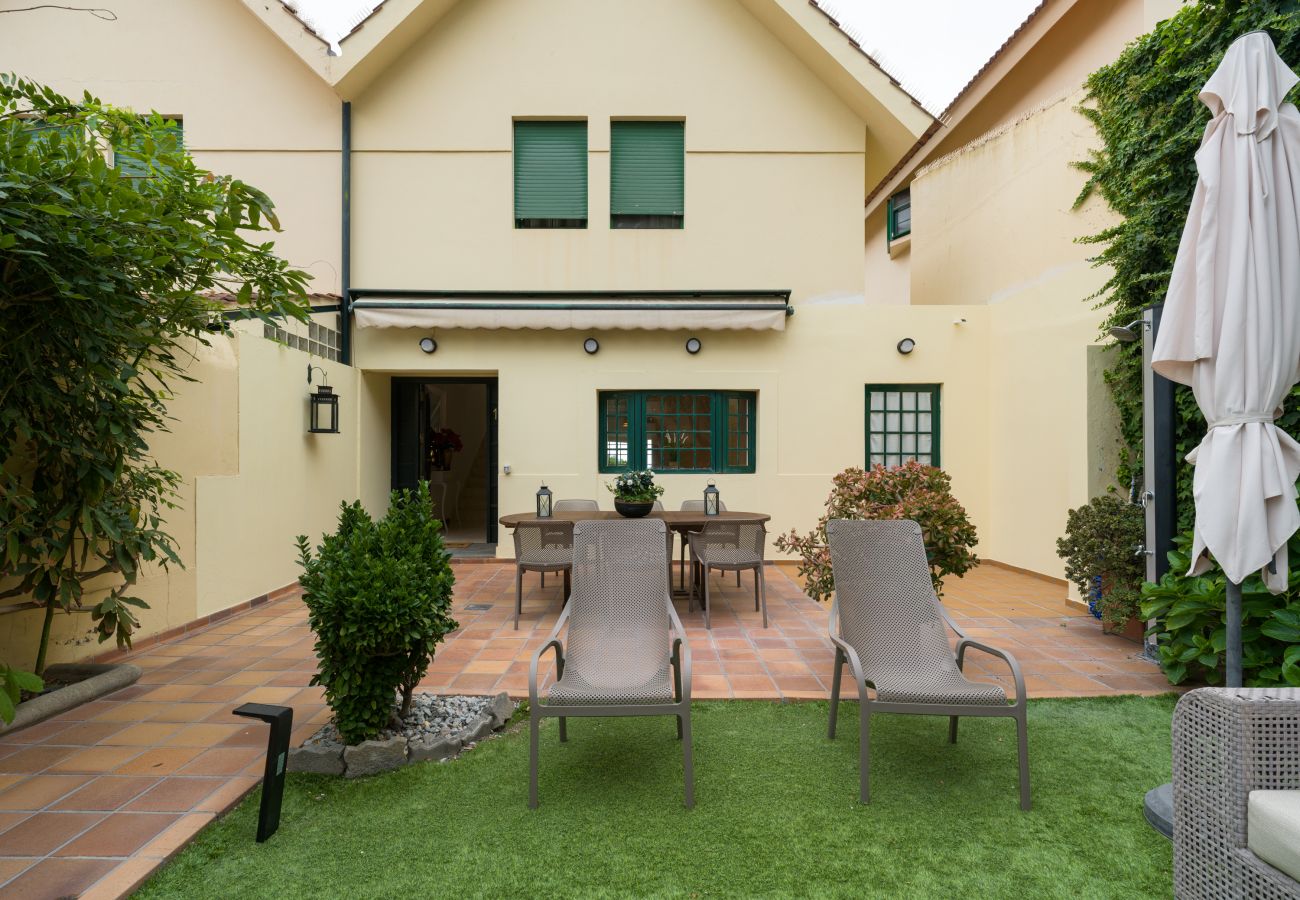 Casa a Santa Brígida - House with cozy garden BBQ 