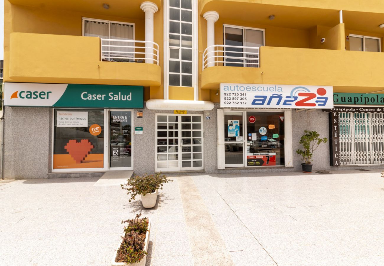 Appartamento a Los Cristianos - HomeForGuest Ático Cecilia con terraza y vistas al mar en Los Cristianos