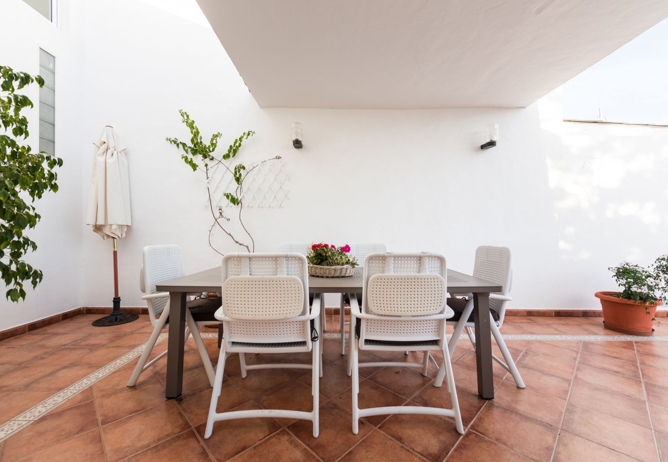 Casa a San Bartolomé de Tirajana - Amplio alojamiento en zona muy tranquila y cerca de todos los servicios