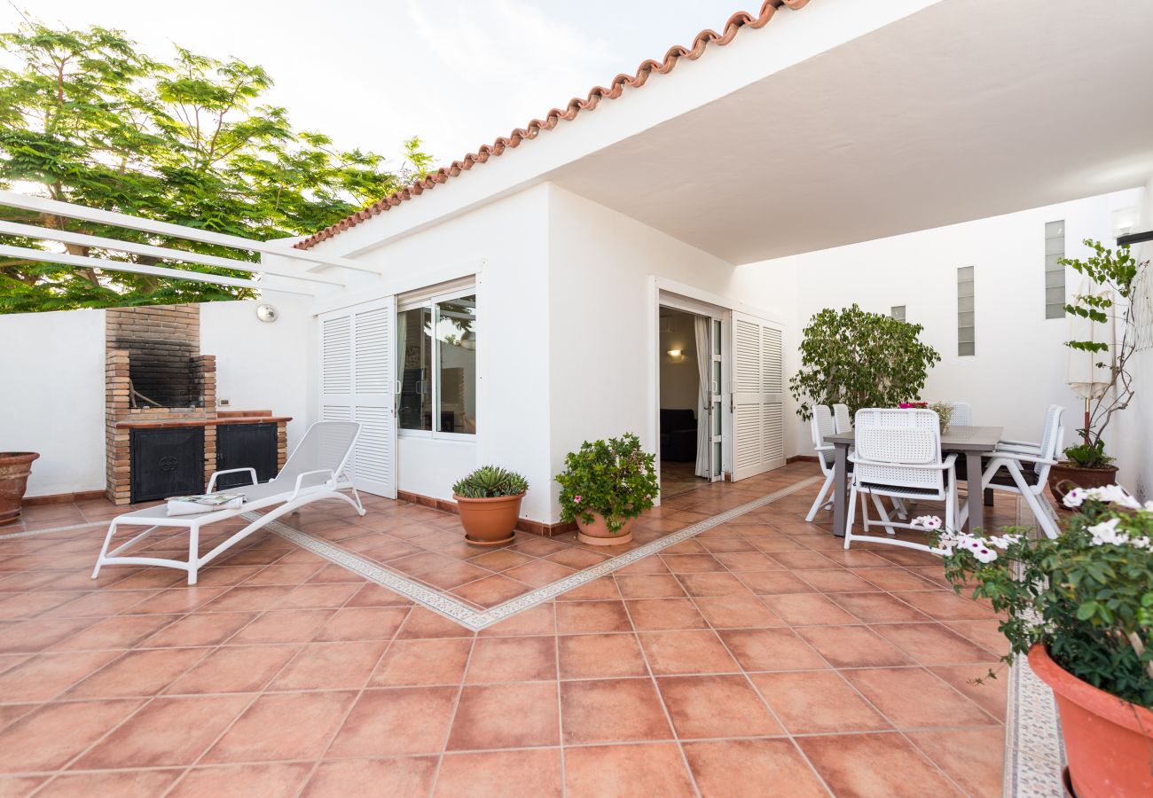 Casa a San Bartolomé de Tirajana - Amplio alojamiento en zona muy tranquila y cerca de todos los servicios