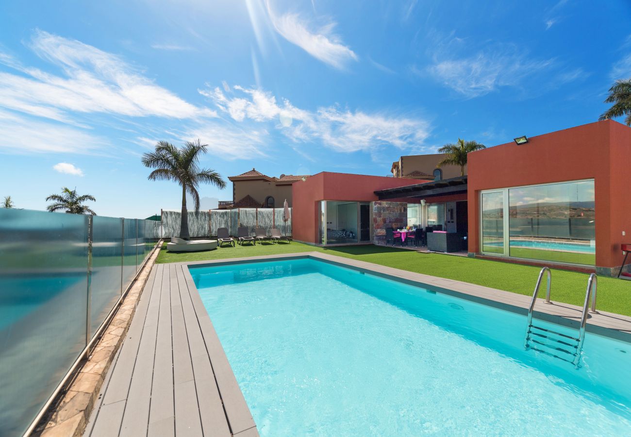 Villetta a San Bartolomé de Tirajana - Espectacular villa con piscina privada grande, ideal para familias