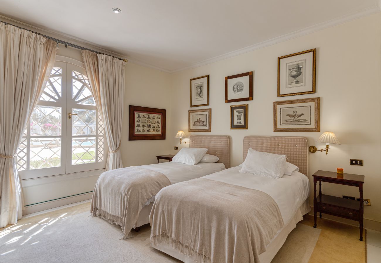 Villetta a San Bartolomé de Tirajana - Espectacular villa con piscina privada, jacuzzi, pista de padel, barbacoa y a pocos pasos de la playa de Maspalomas