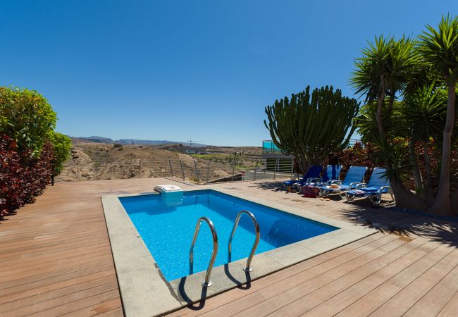 Casa a schiera a San Bartolomé de Tirajana - Villa con piscina privada climatizada y vistas al campo de golf