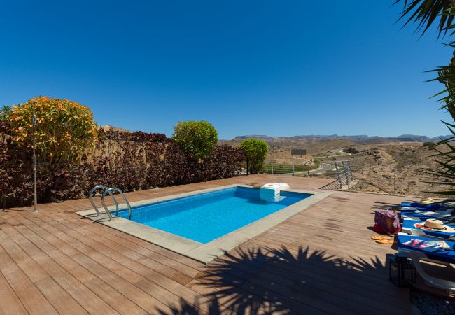 Casa a schiera a San Bartolomé de Tirajana - Villa con piscina privada climatizada y vistas al campo de golf