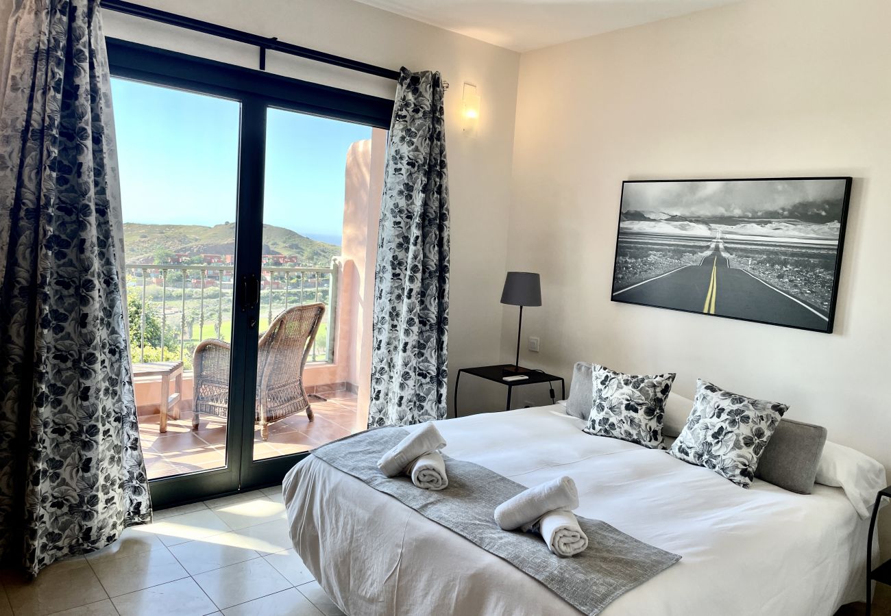Villa a San Bartolomé de Tirajana - HomeForGuest Villa a Salobre Golf 5 con piscina privata e vista sul campo da golf