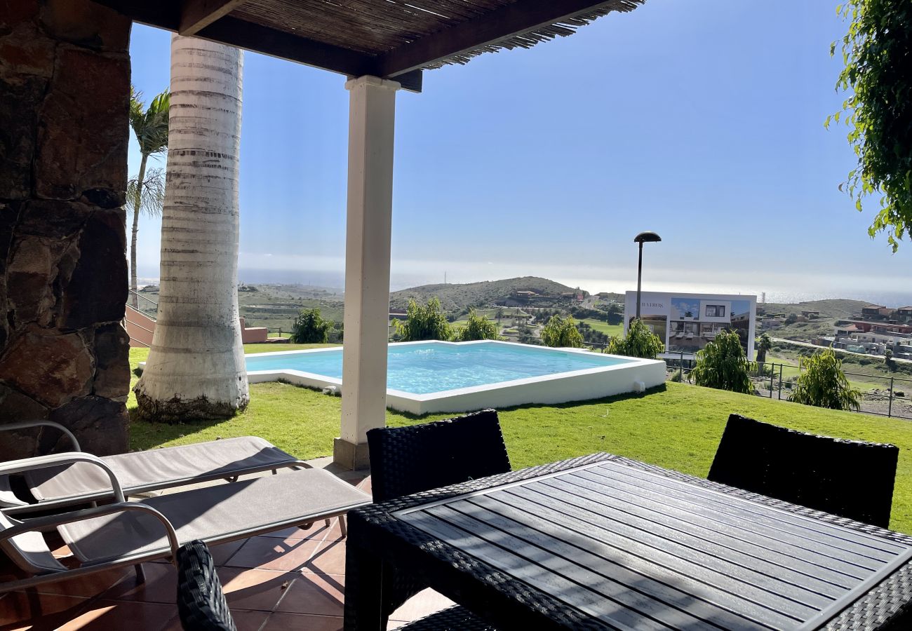 Villa a San Bartolomé de Tirajana - HomeForGuest Villa a Salobre Golf 5 con piscina privata e vista sul campo da golf