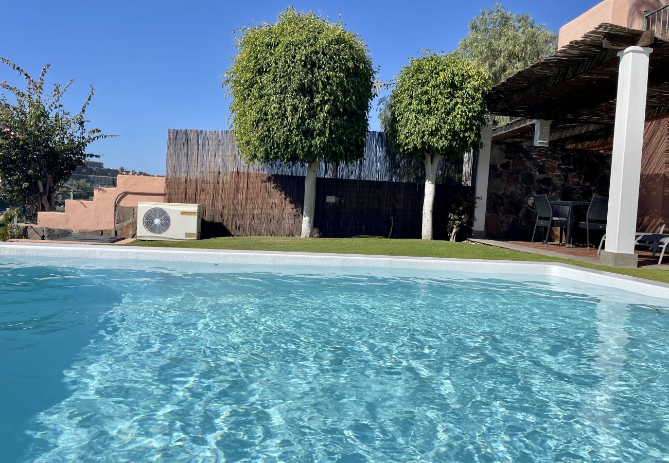 Villa a San Bartolomé de Tirajana - HomeForGuest Villa a Salobre Golf 5 con piscina privata e vista sul campo da golf
