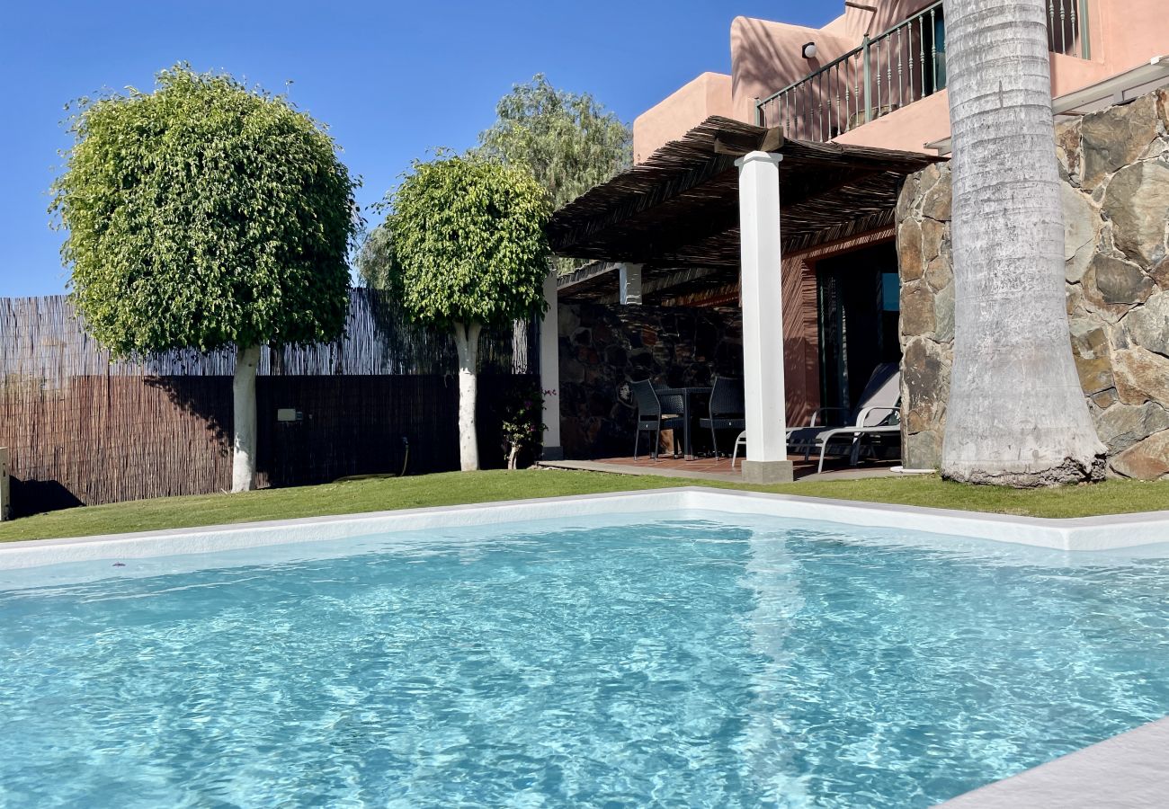 Villa a San Bartolomé de Tirajana - HomeForGuest Villa a Salobre Golf 5 con piscina privata e vista sul campo da golf