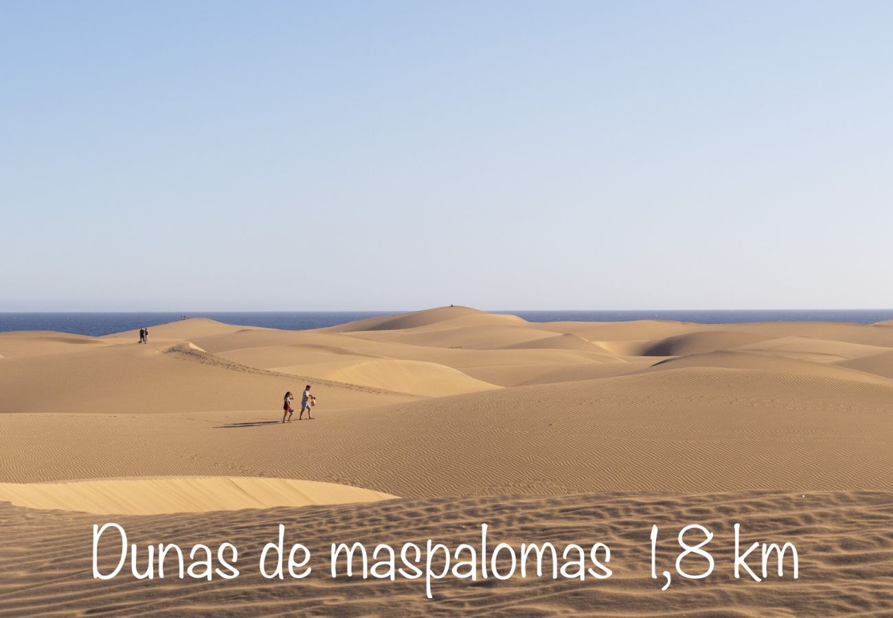 Bungalow a San Bartolomé de Tirajana - Refugio al Sol con Terraza Privada