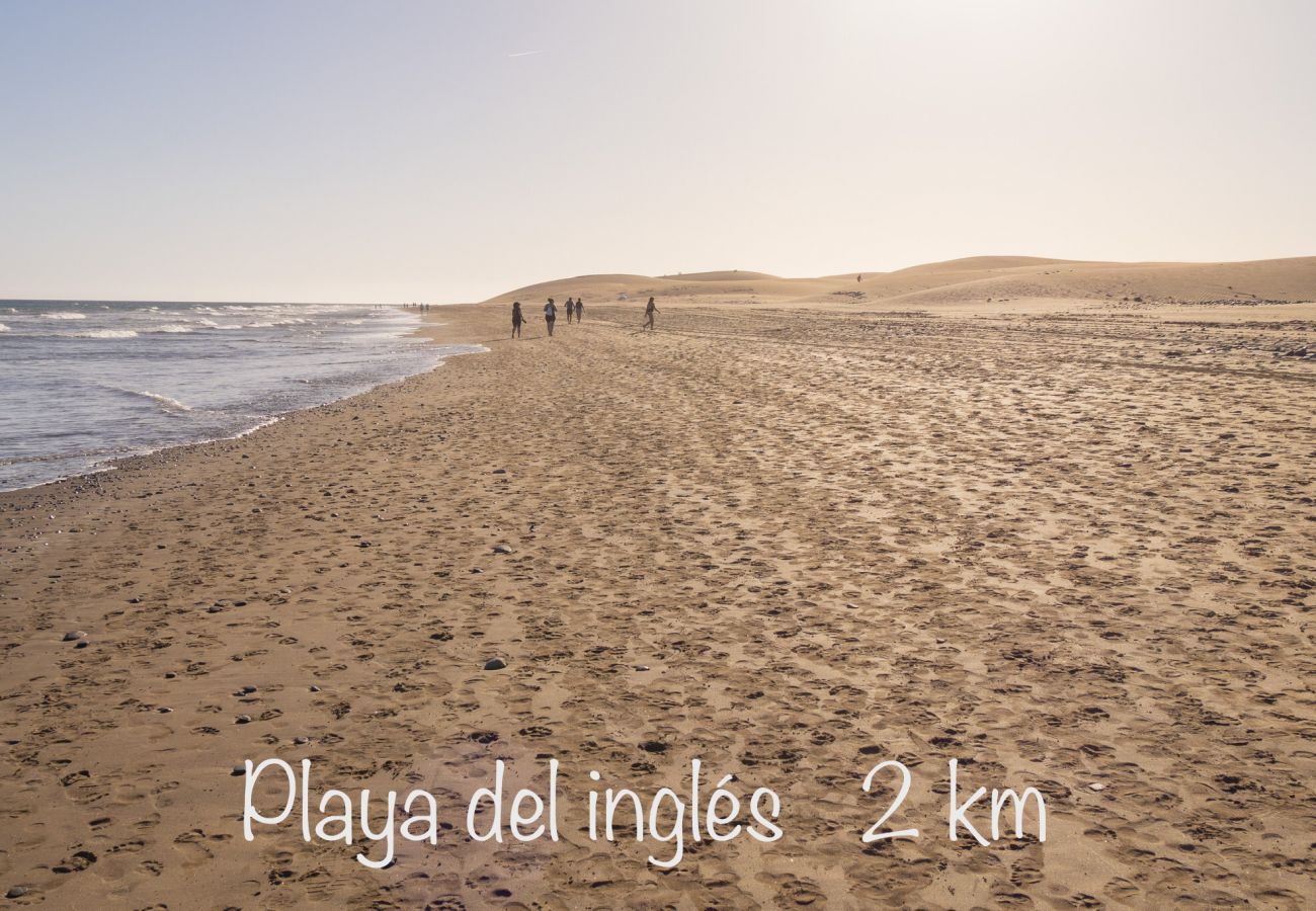 Bungalow a San Bartolomé de Tirajana - Refugio al Sol con Terraza Privada