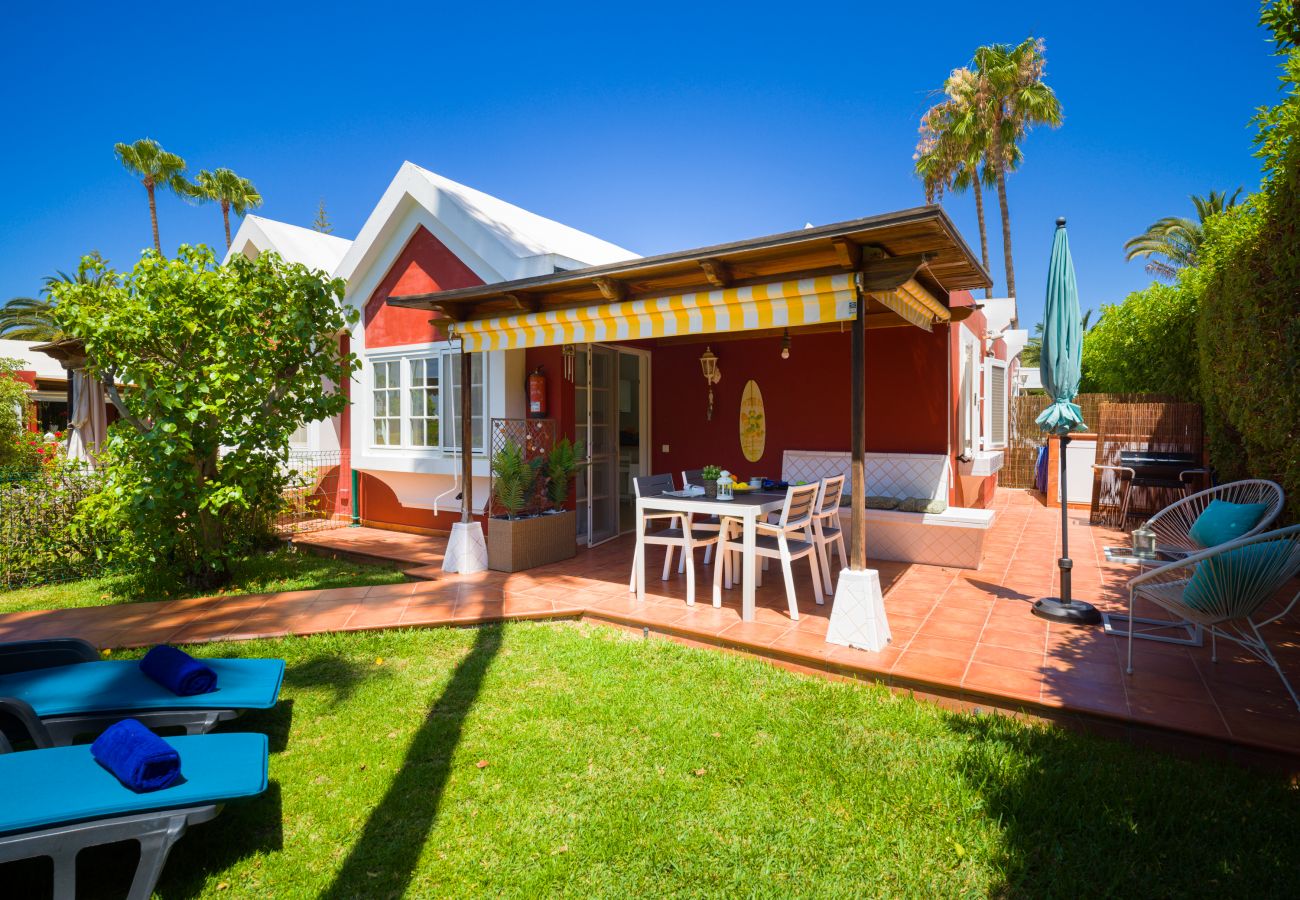 Bungalow a San Bartolomé de Tirajana - Refugio al Sol con Terraza Privada