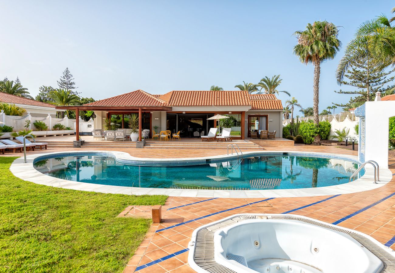 Villetta a San Bartolomé de Tirajana - Magic house piscina privada, sauna y juegos