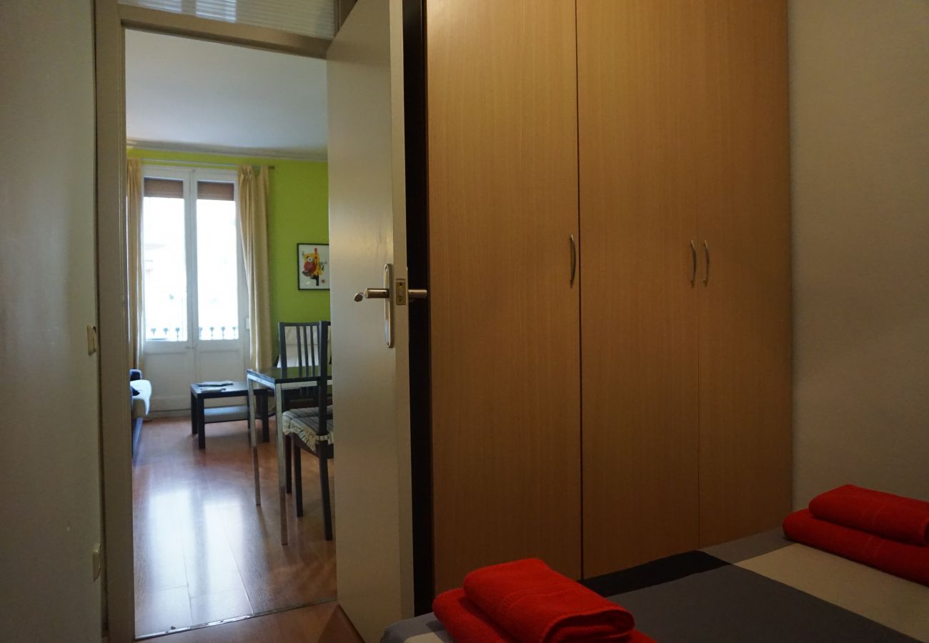 Apartment in Barcelona - PLAZA ESPAÑA & MONTJUÏC, cute flat for rent by days in Barcelona center