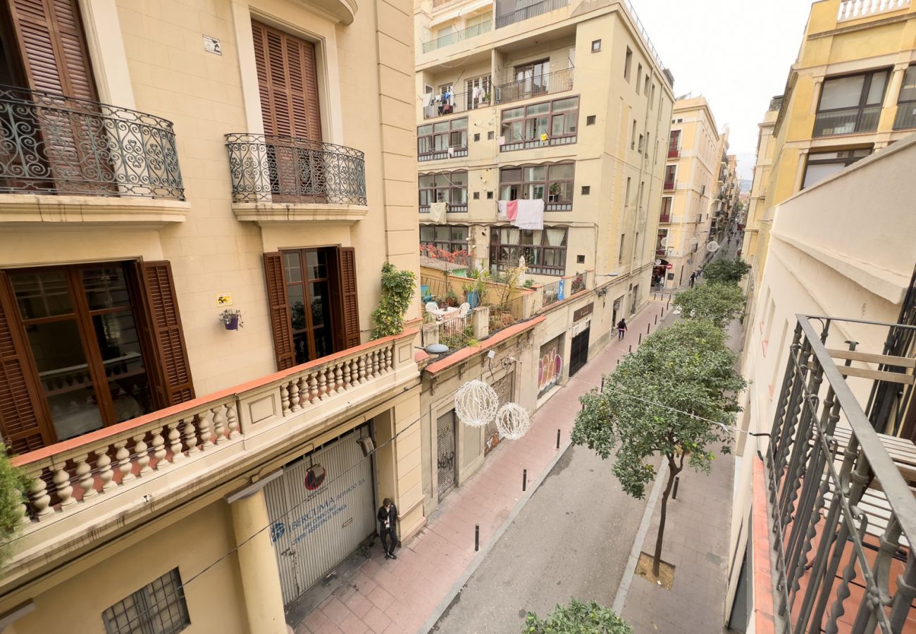 Apartment in Barcelona - Lovely, cute, lightly and silent studio for rent in Gracia, Barcelona center